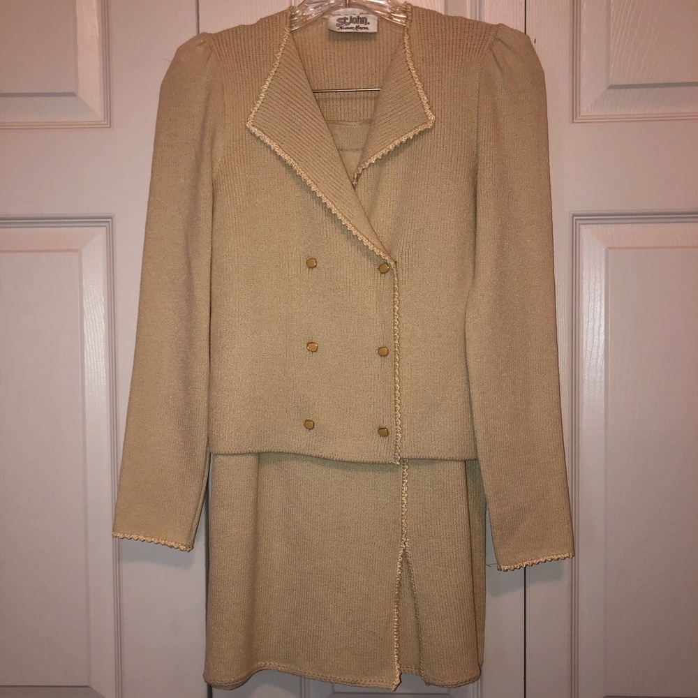 St. John’s two piece set size 4